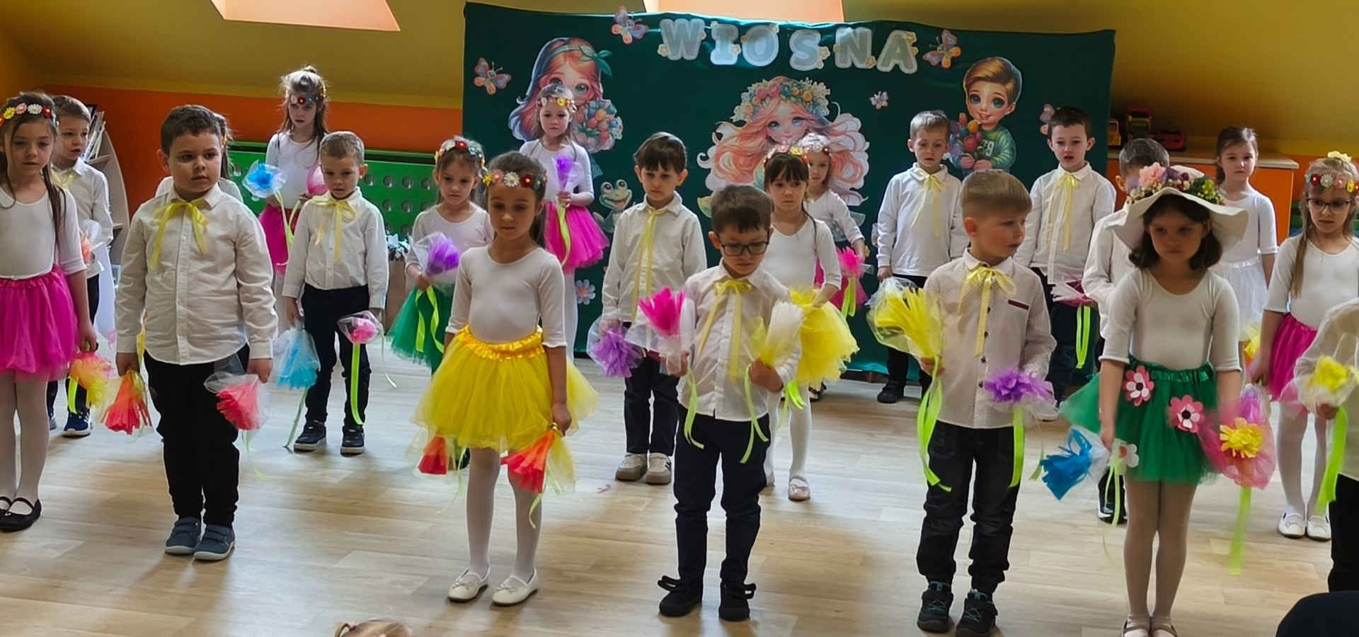 Zdjęcie grupowe uczestników konkursu plastycznego