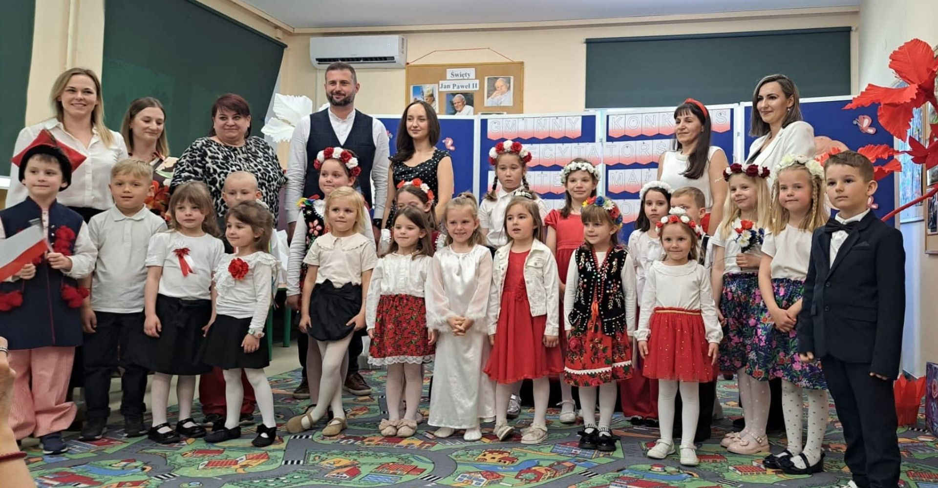 Dzieci - zdjęcie grupowe