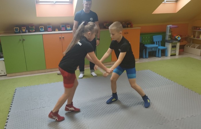 Pokaz gimnastyczno–zapaśniczy w Przedszkolu