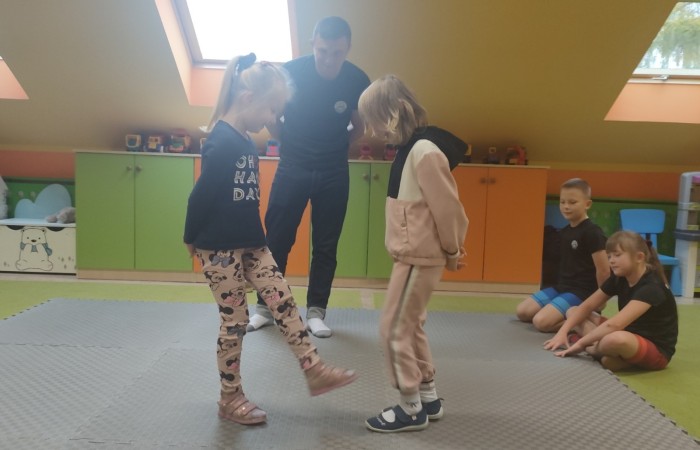 Pokaz gimnastyczno–zapaśniczy w Przedszkolu