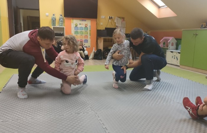 Pokaz gimnastyczno–zapaśniczy w Przedszkolu