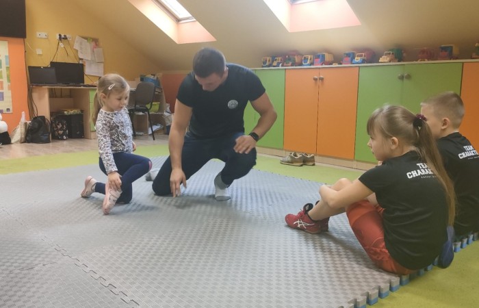 Pokaz gimnastyczno–zapaśniczy w Przedszkolu