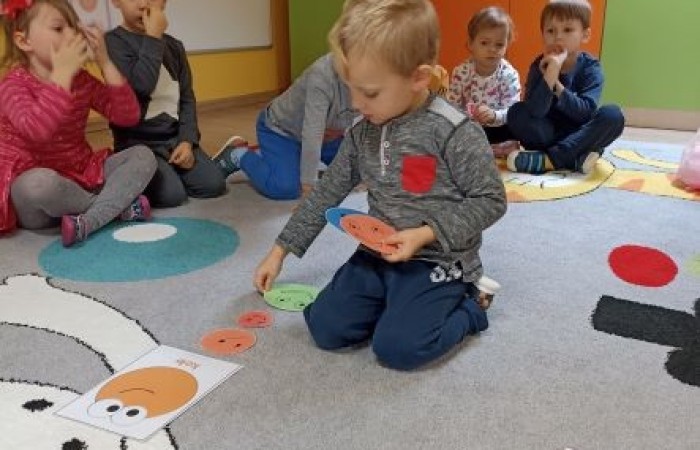 Świat emocji i zmysłów w grupie Smerfy