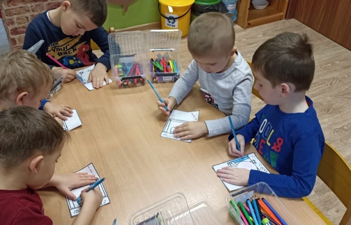 Smerfy pamiętają o ptakach zimą
