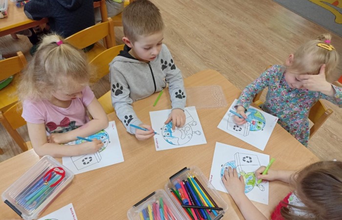 Światowy Dzień Ziemi - grupa Smerfy