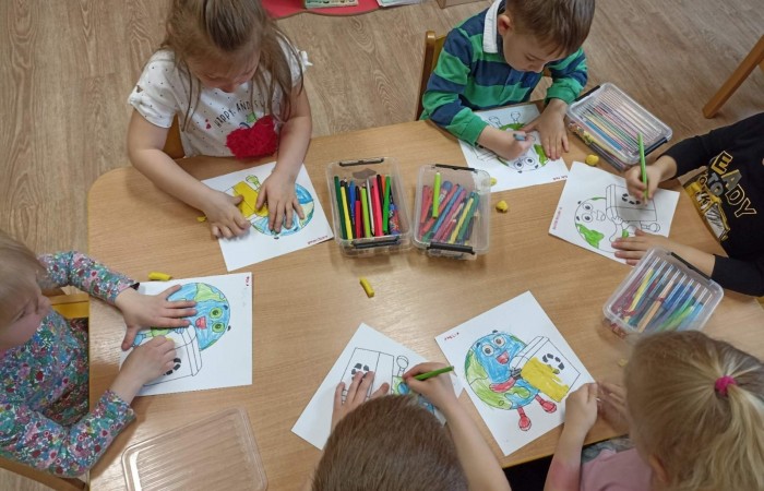 Światowy Dzień Ziemi - grupa Smerfy