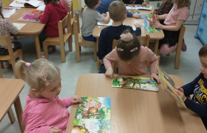 Światowy Dzień Książki - grupa Smerfy
