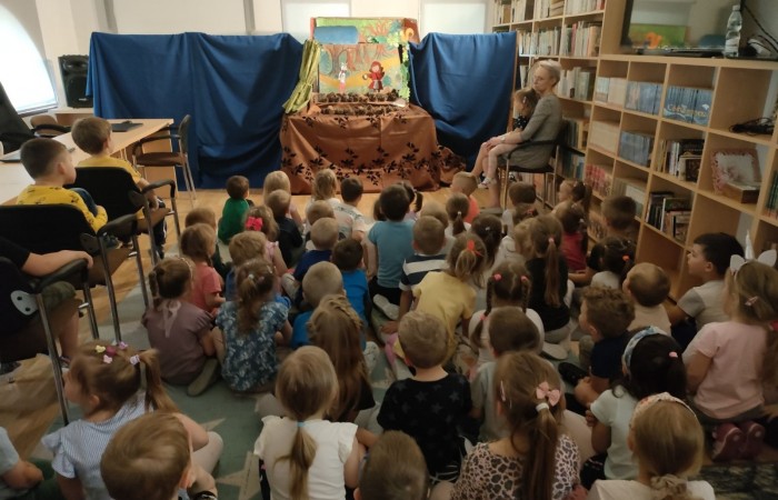 Spektakl „Czerwony Kapturek”