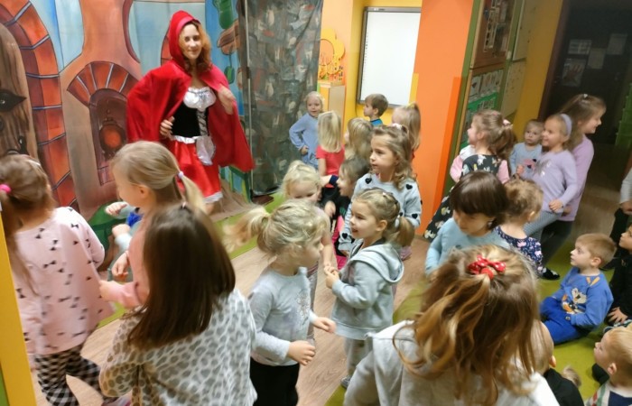 Spektakl Teatralny „Czerwony Kapturek”