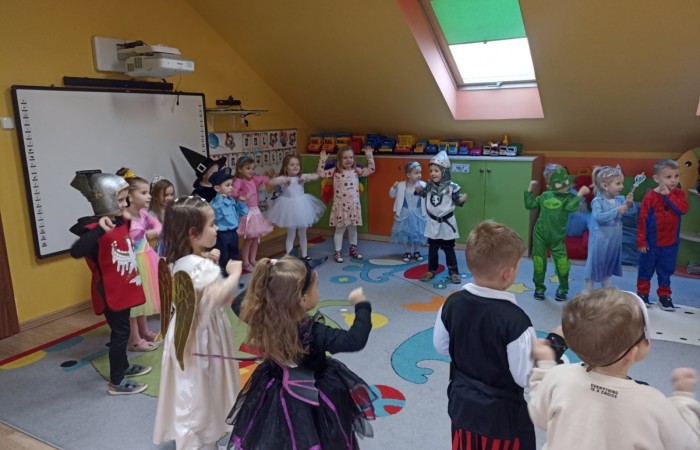 Bal Karnawałowy - grupa Smerfy
