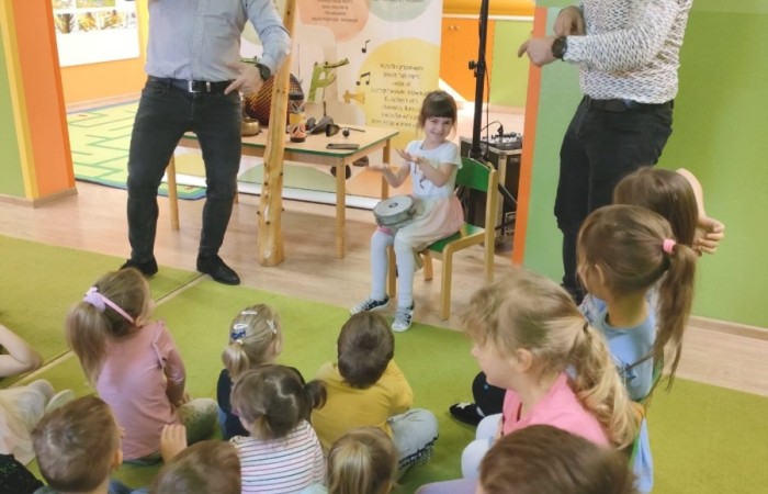 Audycja muzyczna Pracowni Jaszczur & Przyjaciele „Instrumenty z różnych stron świata”