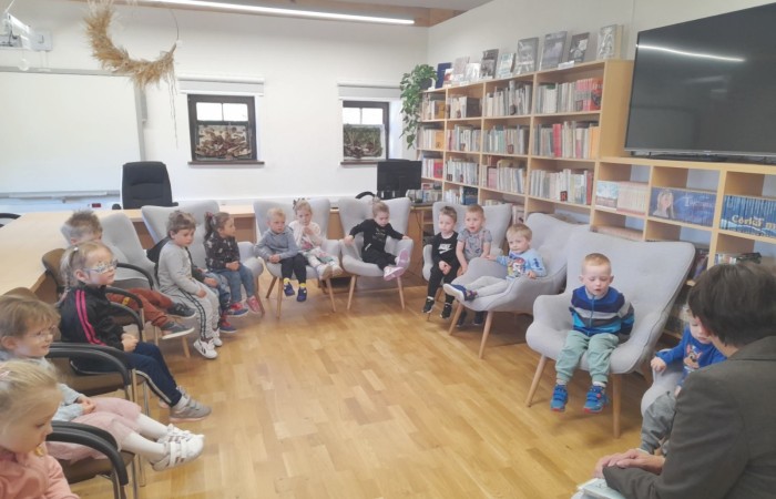 Przedszkolaki z wizytą w bibliotece