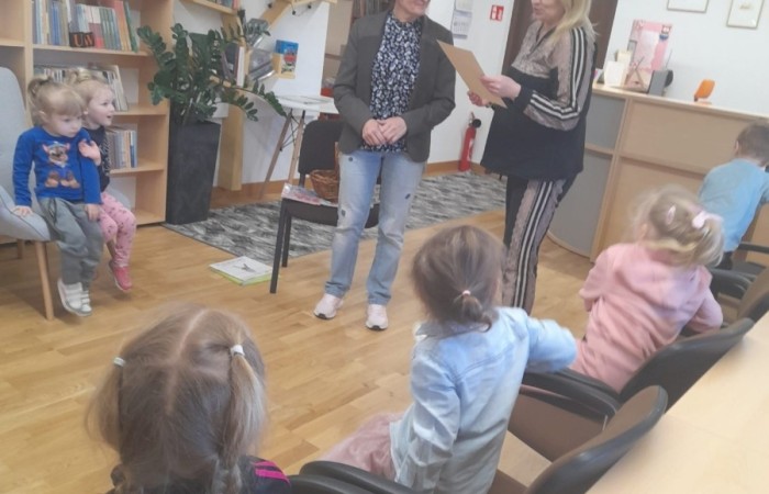 Przedszkolaki z wizytą w bibliotece