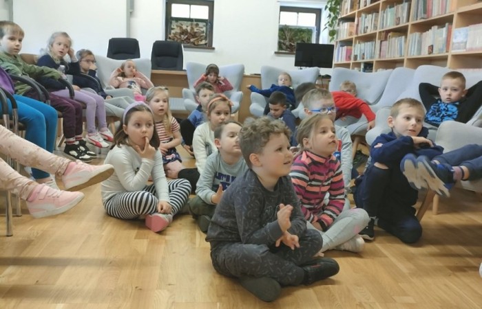 Przedszkolaki z wizytą w bibliotece