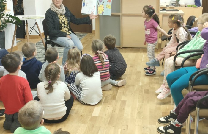 Przedszkolaki z wizytą w bibliotece