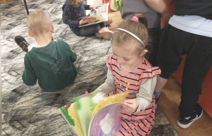 Przedszkolaki z wizytą w bibliotece