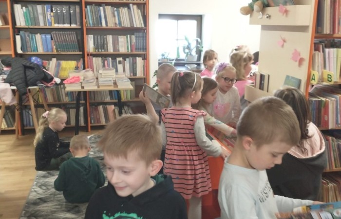 Przedszkolaki z wizytą w bibliotece
