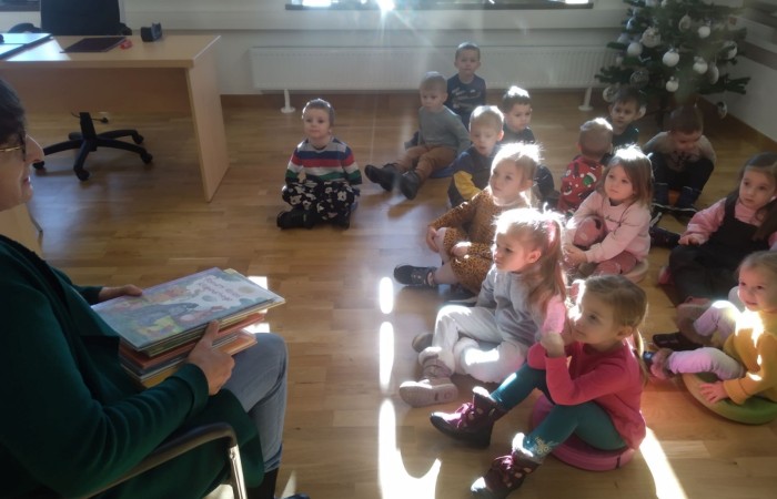 Spotkanie czytelnicze w bibliotece