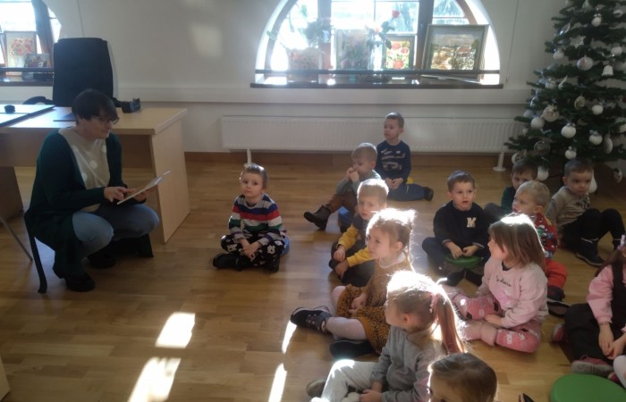 Spotkanie czytelnicze w bibliotece