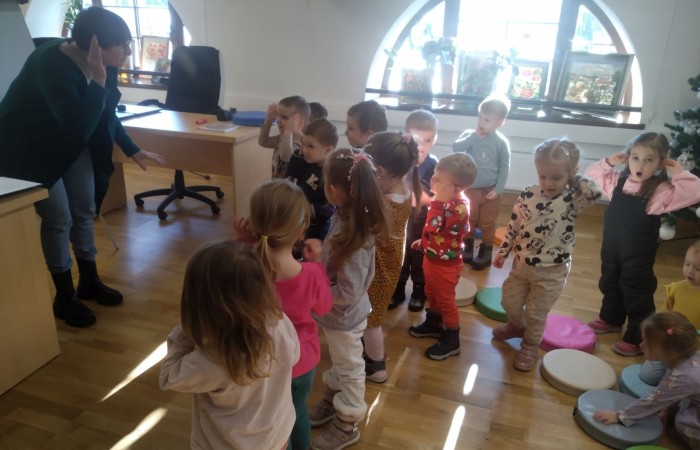 Spotkanie czytelnicze w bibliotece