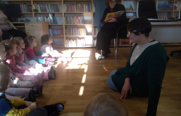 Spotkanie czytelnicze w bibliotece