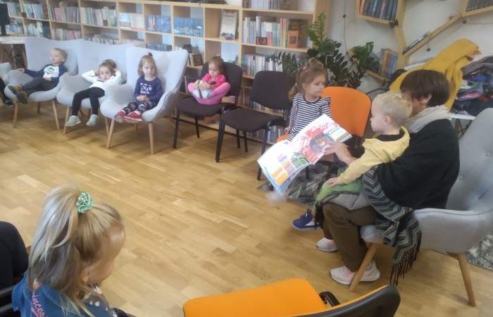 Wyjście do Gminnej Biblioteki Publicznej w Świlczy z siedzibą w Trzcianie