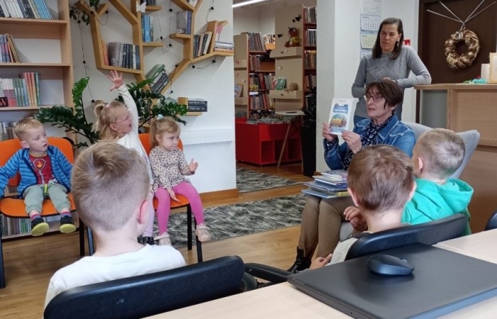 Smerfy z wizytą w Gminnej Bibliotece