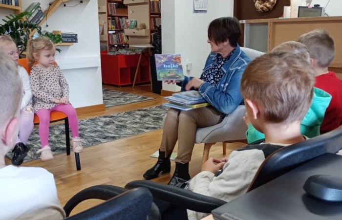 Smerfy z wizytą w Gminnej Bibliotece