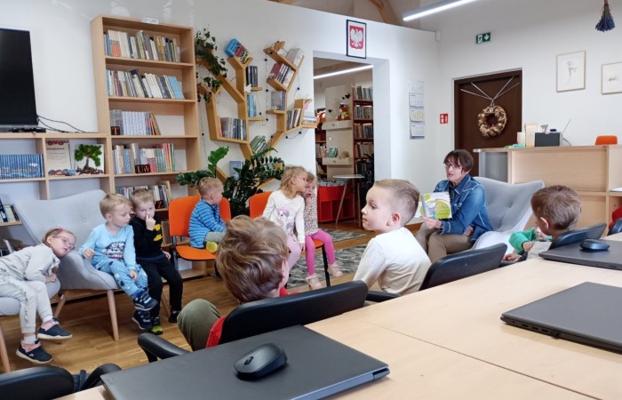 Smerfy z wizytą w Gminnej Bibliotece