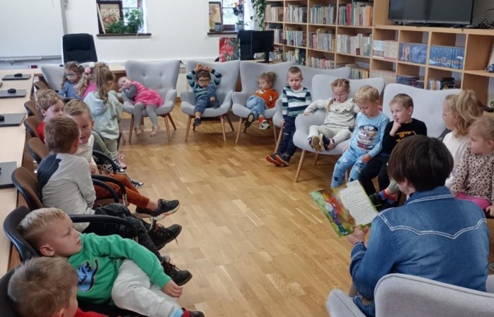 Smerfy z wizytą w Gminnej Bibliotece