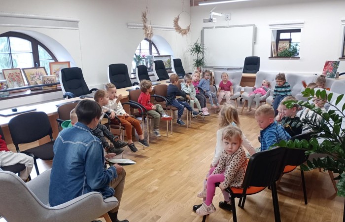Smerfy z wizytą w Gminnej Bibliotece
