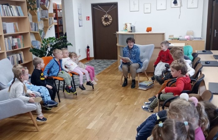Smerfy z wizytą w Gminnej Bibliotece