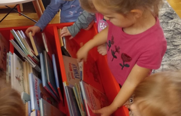 Smerfy z wizytą w Gminnej Bibliotece
