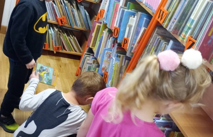 Smerfy z wizytą w Gminnej Bibliotece