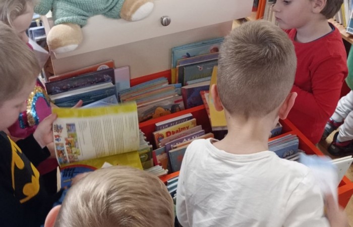 Smerfy z wizytą w Gminnej Bibliotece
