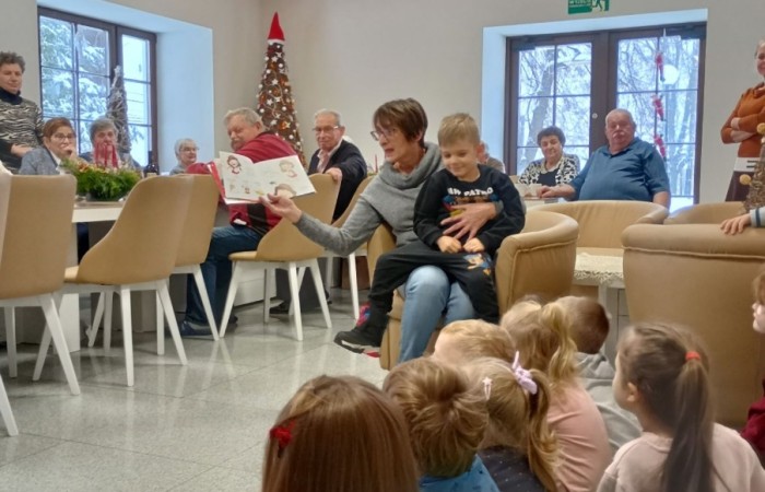 Pieczenie pierniczków u Smerfów