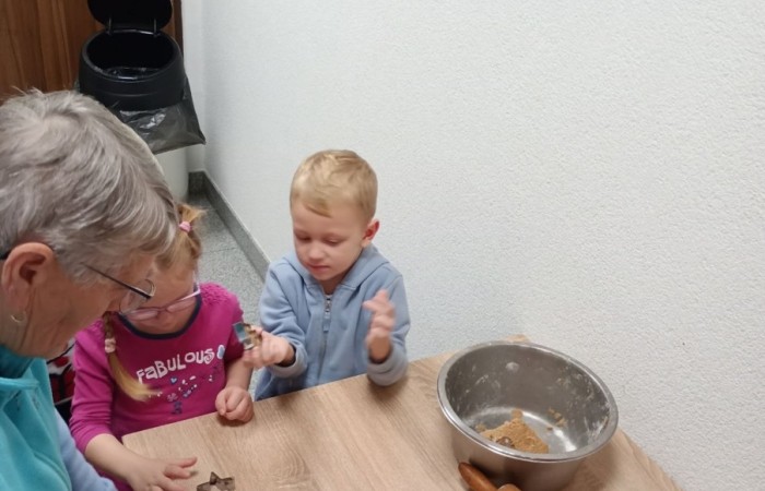 Pieczenie pierniczków u Smerfów