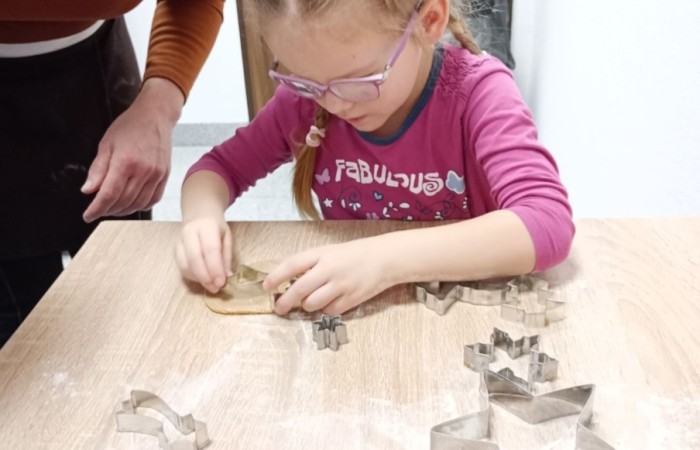 Pieczenie pierniczków u Smerfów