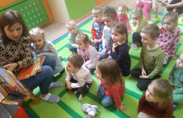 Spotkanie czytelnicze pt. „Mama, tata najpiękniej czytają”