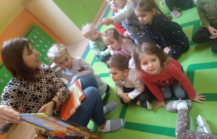 Spotkanie czytelnicze pt. „Mama, tata najpiękniej czytają”