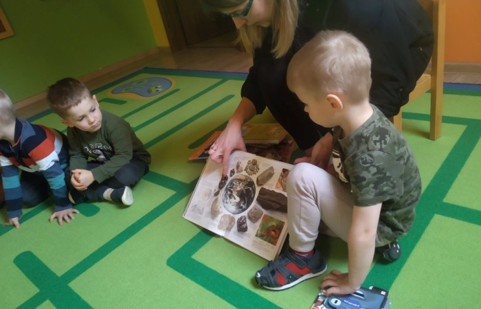 Spotkanie czytelnicze pt. „Mama, tata najpiękniej czytają”