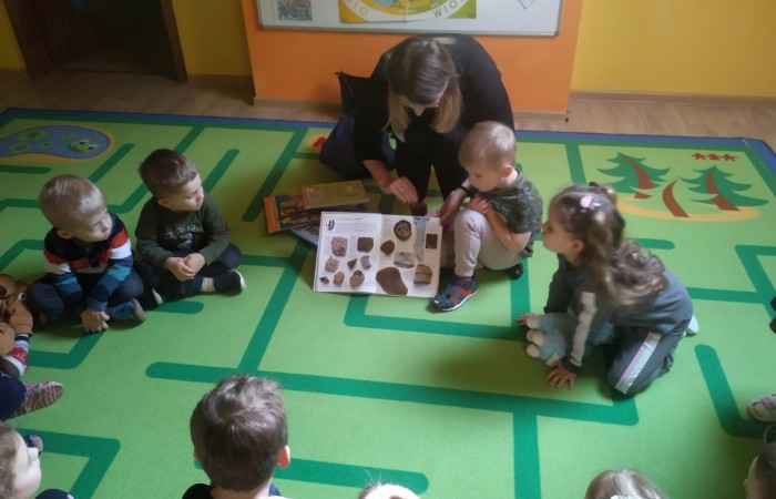 Spotkanie czytelnicze pt. „Mama, tata najpiękniej czytają”