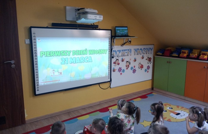 Pierwszy Dzień Wiosny w grupie Smerfy