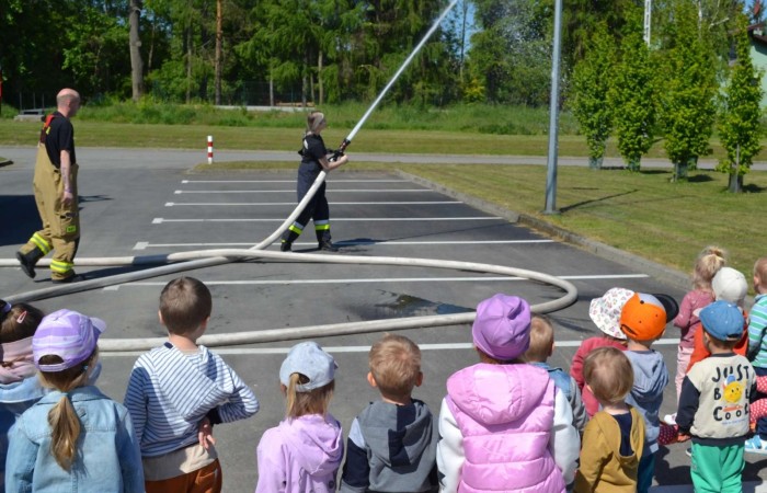 Spotkanie ze strażakami z Ochotniczej Straży Pożarnej w Trzcianie