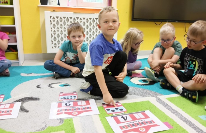 Spotkanie ze strażakami z Ochotniczej Straży Pożarnej w Trzcianie - grupa Tygrysy