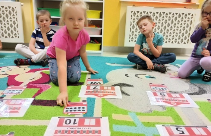 Spotkanie ze strażakami z Ochotniczej Straży Pożarnej w Trzcianie - grupa Tygrysy
