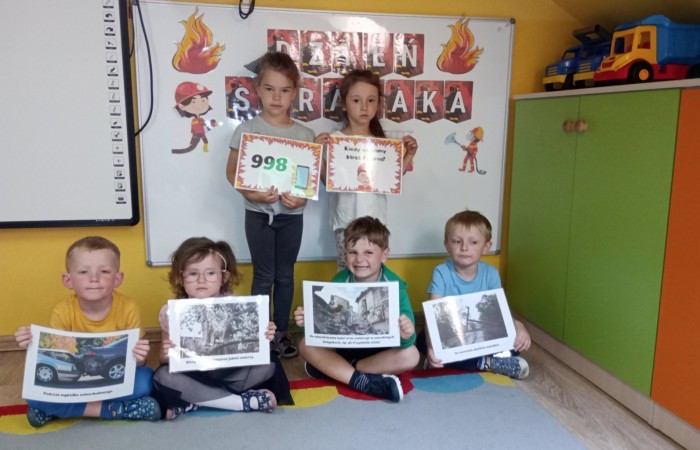 Spotkanie ze strażakami z Ochotniczej Straży Pożarnej w Trzcianie - grupa Smerfy