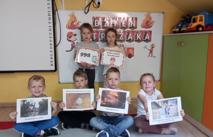 Spotkanie ze strażakami z Ochotniczej Straży Pożarnej w Trzcianie - grupa Smerfy