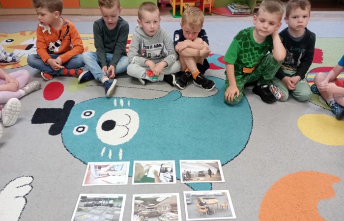 Dzień Bibliotekarza i Bibliotek - grupa Smerfy
