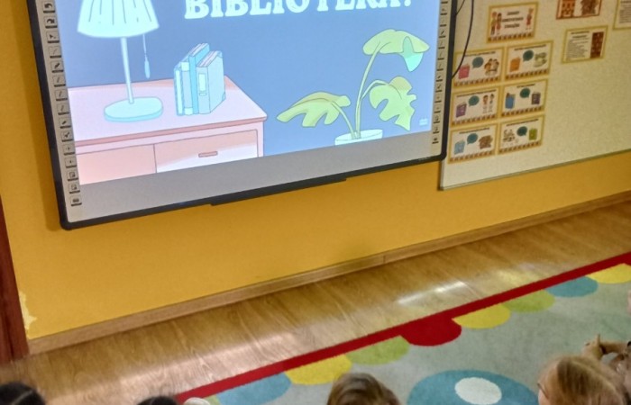 Dzień Bibliotekarza i Bibliotek - grupa Smerfy